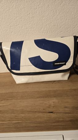 Sac Freitag Surfside F42