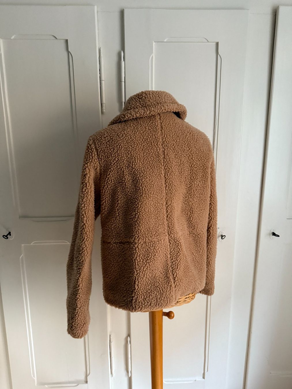 Giacche: EDITED - Teddyjacke beige 36 – Usato da Zürich venduto da Diazaio 2