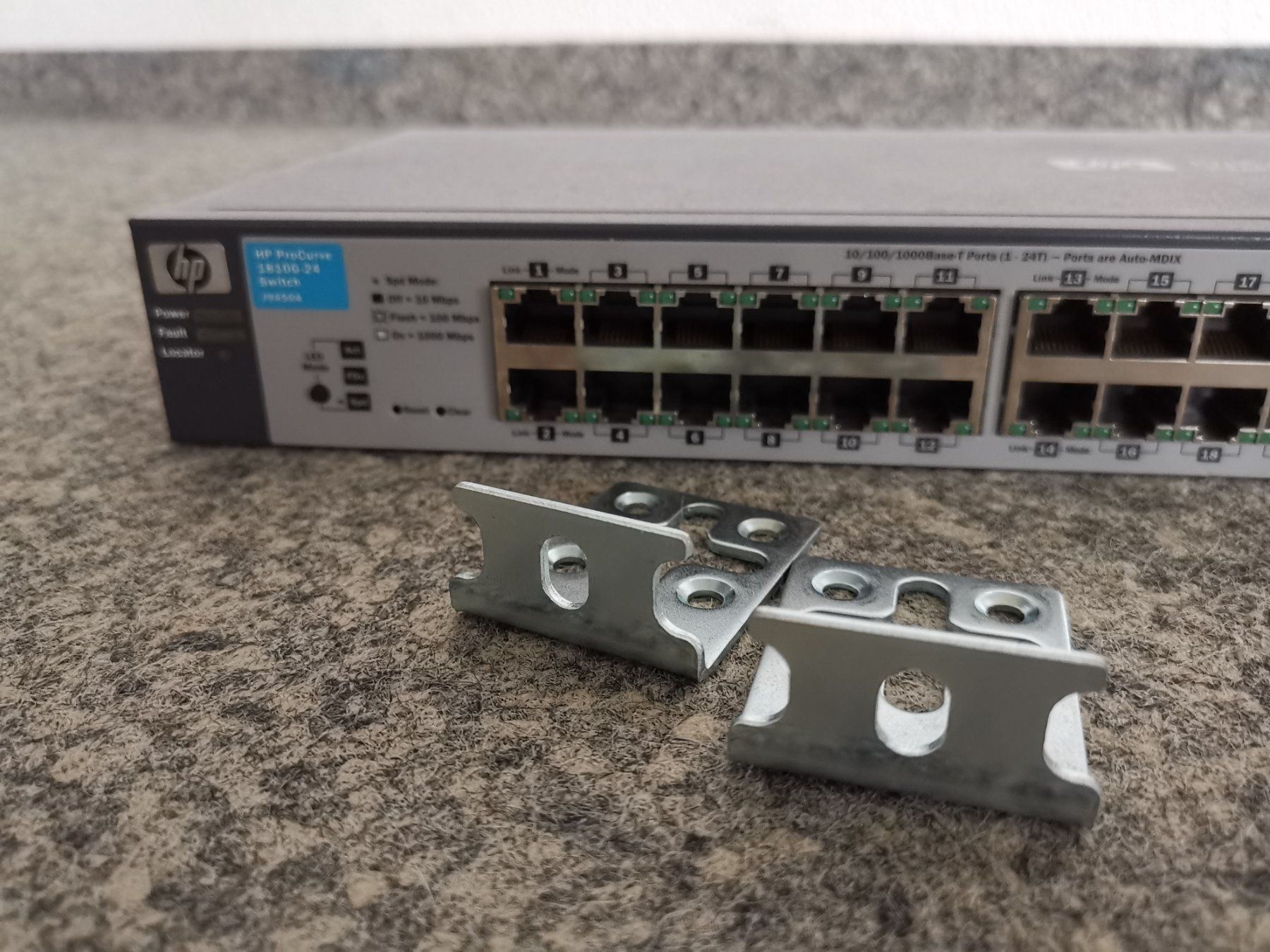 Hewlett Packard Hub & Switch: HP ProCurve 1810G-24 Switch - J9450A – Usato da Zürich venduto da L-and-A 2