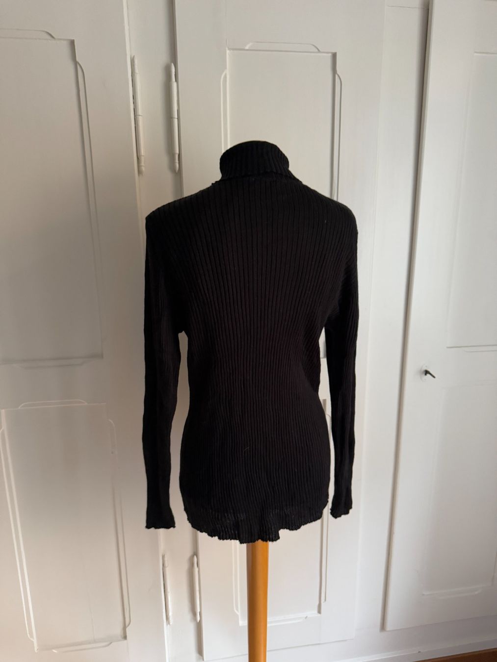 Maglioni & Felpe: Rollkragenpullover schwarz gerippt L – Usato da Zürich venduto da Diazaio 2