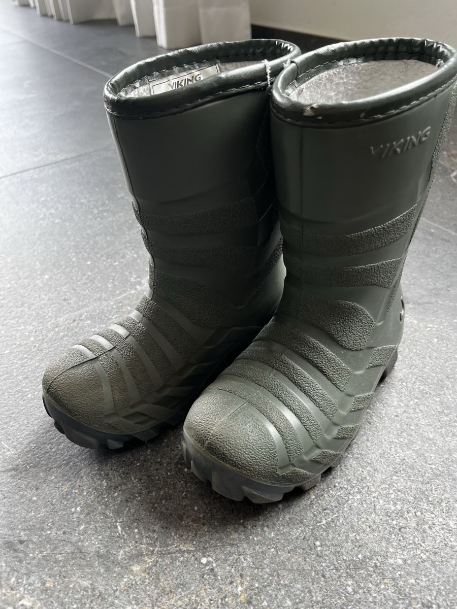 Viking Scarpe per ragazzi: Viking Gummistiefel (Isoliert) - Gr. 29/30 – Usato da Davos Dorf venduto da AJRMBA