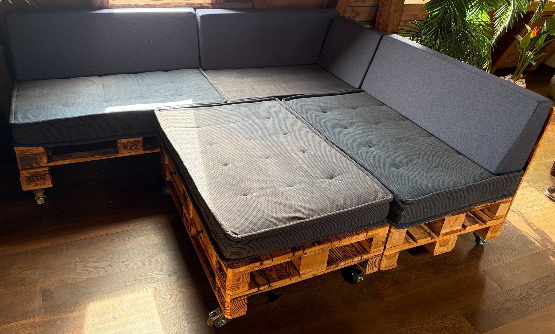 Divani: Palettensofa mit Blauen Polstern – Usato da Zürich venduto da dal_64sr 2