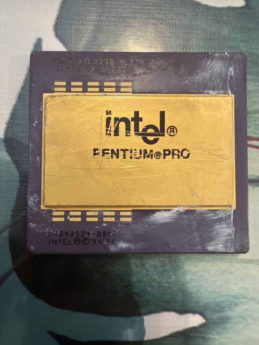 Composants électroniques: Processeur Intel Pentium Pro – Défectueux à Martigny par capri2800