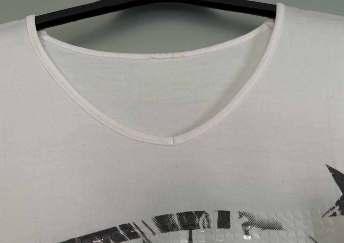 Top: White Summer Tunic Top with Graphic Print - Size L – Usato da Zürich venduto da Konsumware 3