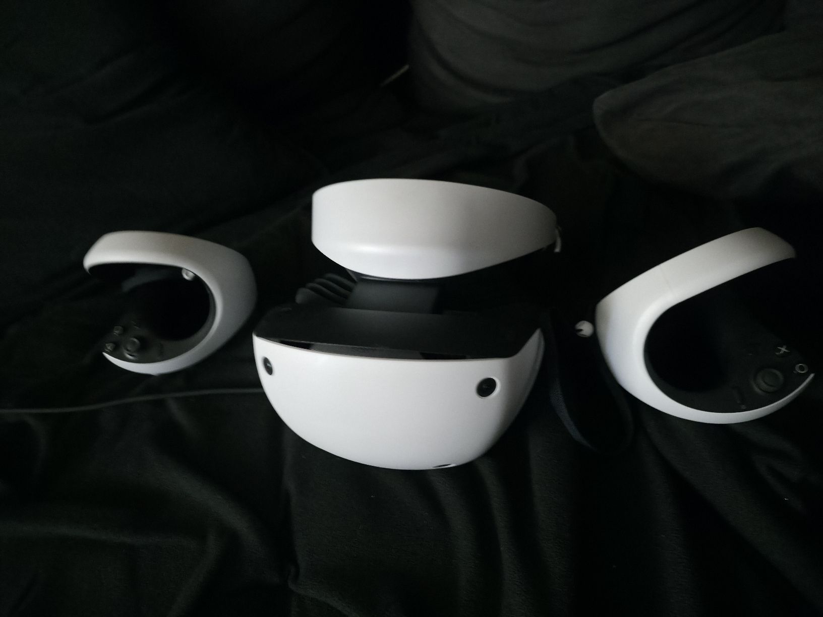 Sony Casco VR: PlayStation VR2 Headset mit Controllern neuwertig – Usato da Niederglatt ZH venduto da pil_m8bn 1