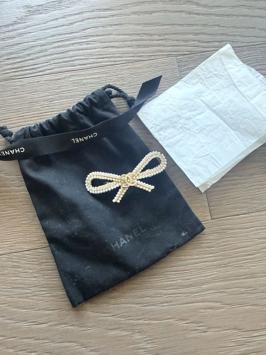 Chanel Accessori per capelli: Chanel vip hair clip – Nuovo (secondo la descrizione) da Melide venduto da Nikola-123
