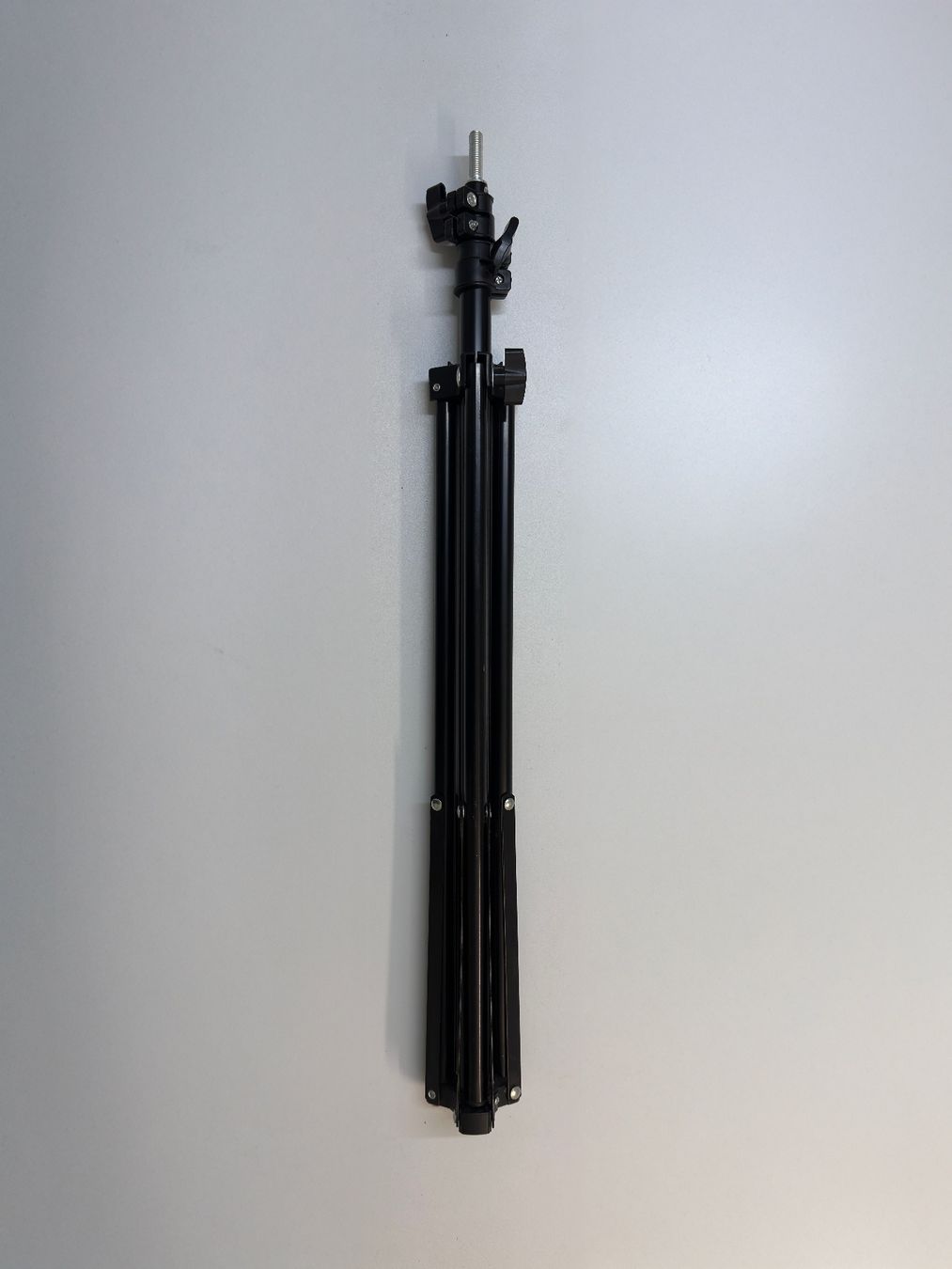 Treppiedi & Teste: Lampenstativ / Studiolichtstativ – Usato da Glis venduto da qb5_k6jg