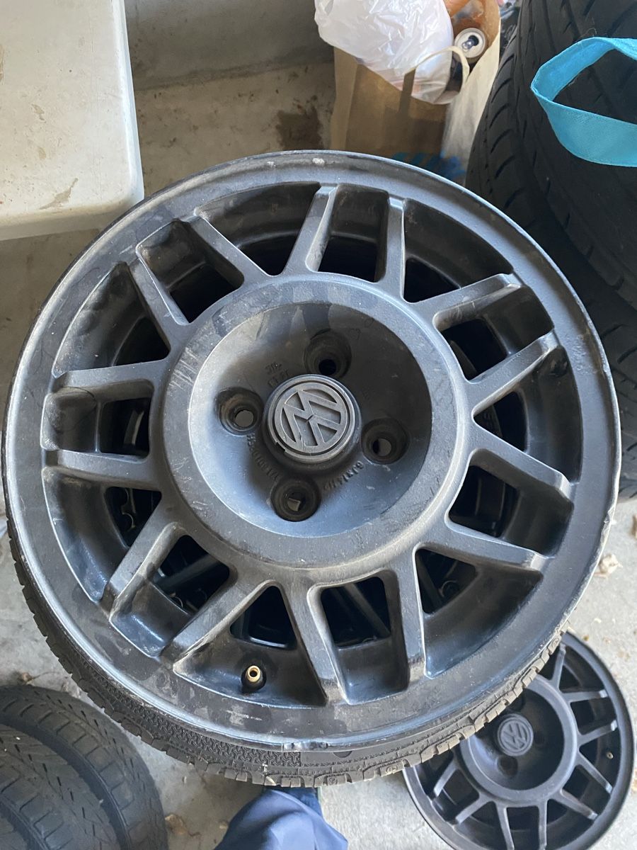 Volkswagen Cerchioni: 2xGolf 1 Felgen – Difettoso da Kreuzlingen venduto da out_q97h 1