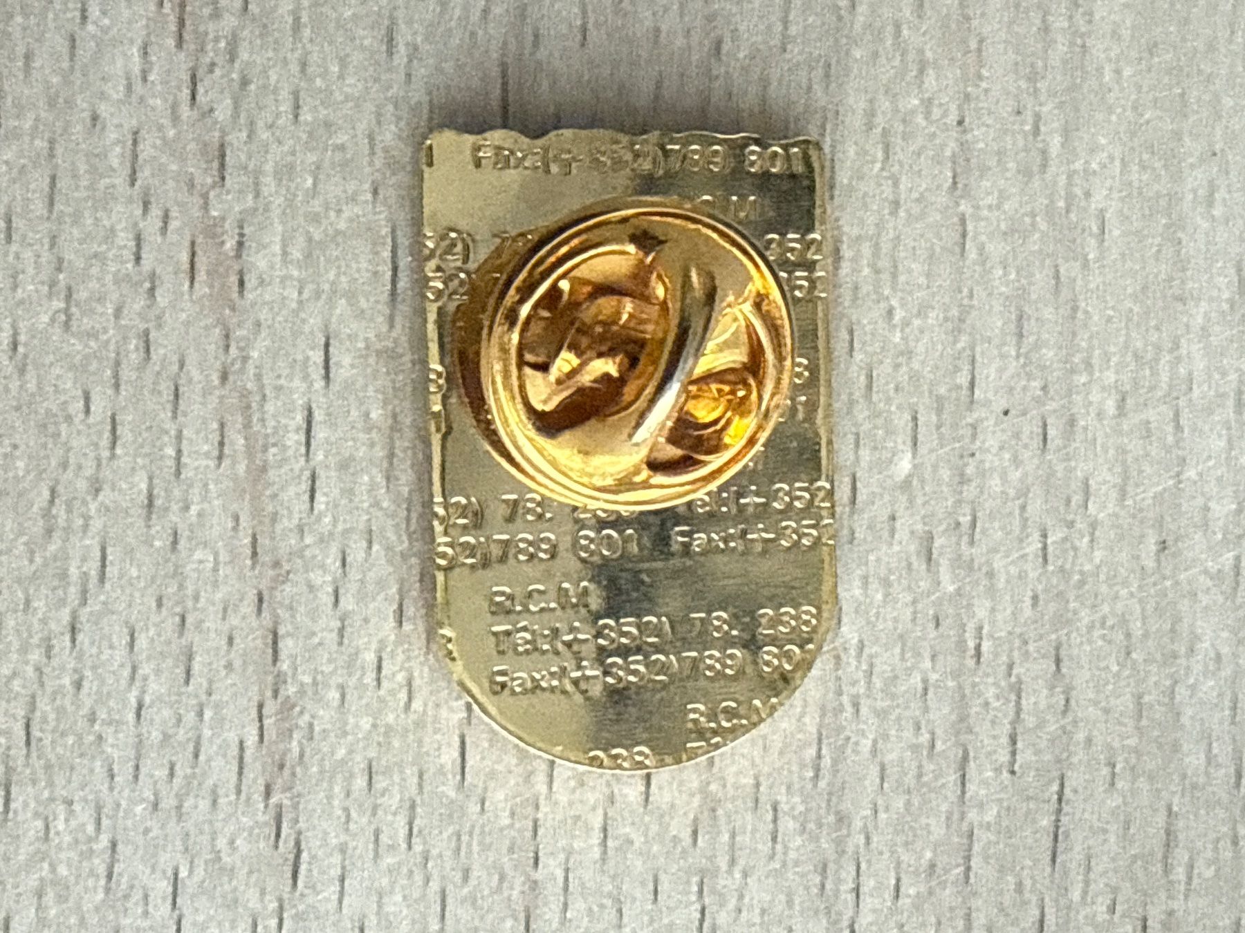 Plaketten & Abzeichen: Pin Iron Darts Letzebuerg Luxembourg – Gebraucht aus Glattbrugg von Schweigmatt 1