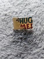 Pin's vintage "Hug Me"
