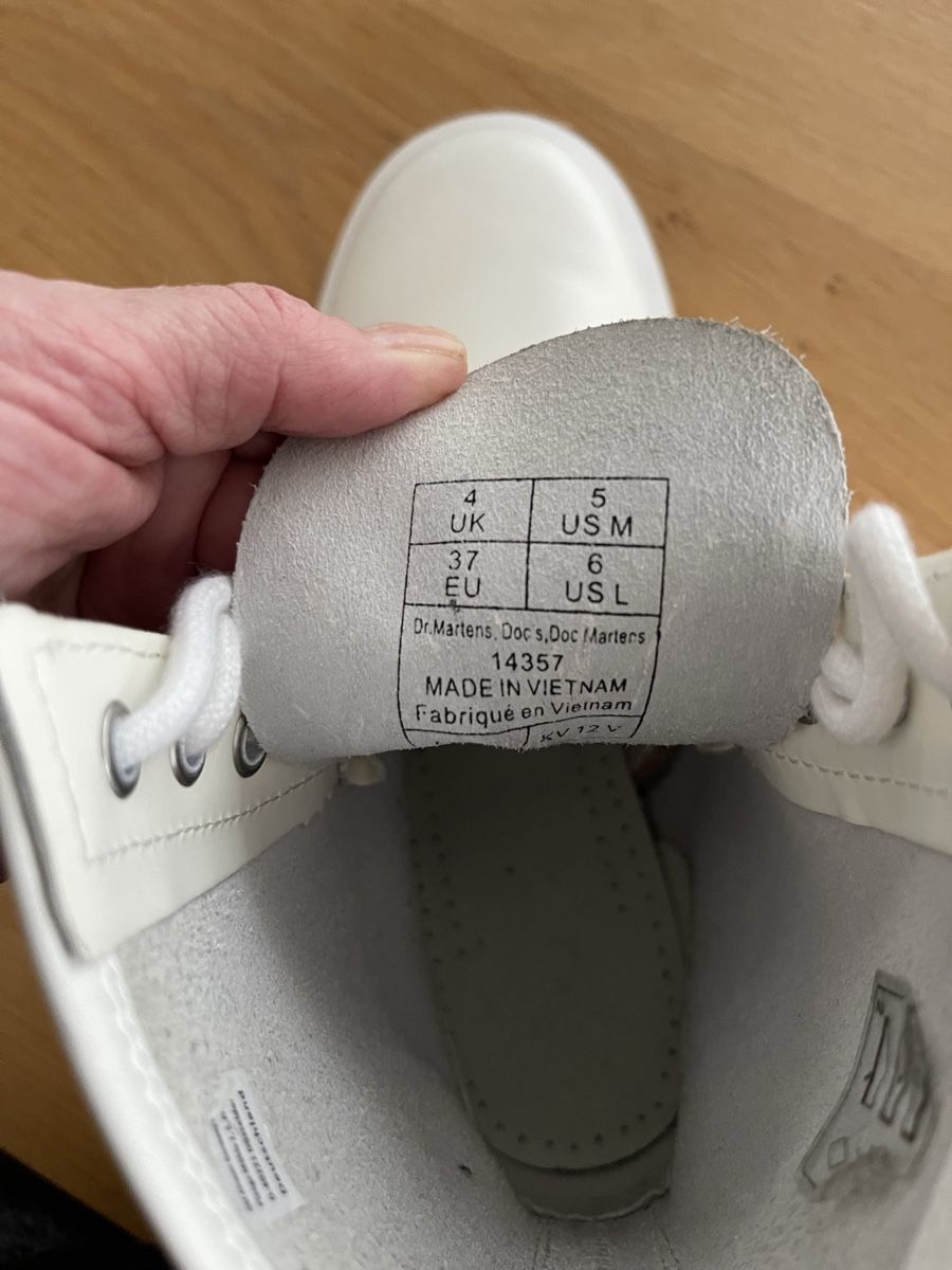 Dr. Martens Scarpe da donna: Weisse Dr. Martens, Gr. 37 – Nuovo (secondo la descrizione) da Roggwil TG venduto da MiryamM 4