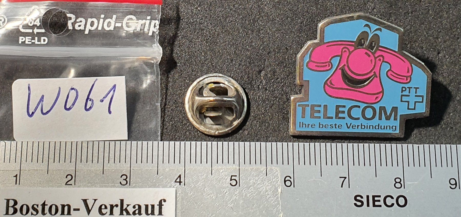 Plaketten & Abzeichen: W061 - Pin Telecom PTT Telefon – Gebraucht aus Reinach BL von Boston-Verkauf 2