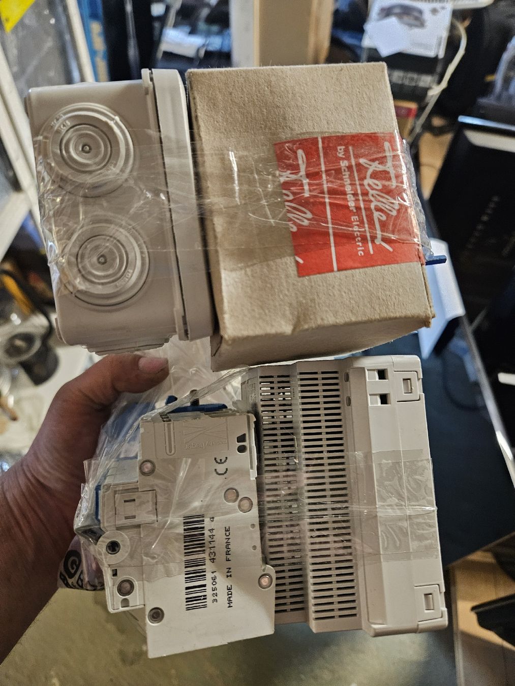 Hager Alimentazione elettrica: Elektro Installations material diverse Teile  (T2) – Usato da Rorschach venduto da TimelessTrading 8