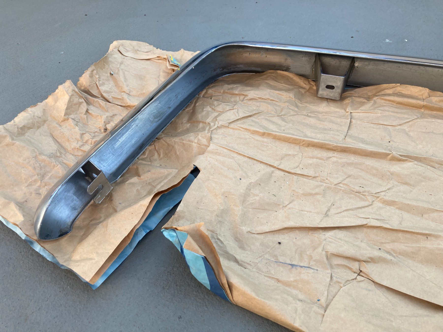 Toutes les pièces auto: Oldtimer Stossstange Chrom – D'occasion à Wil SG par Pin05 1