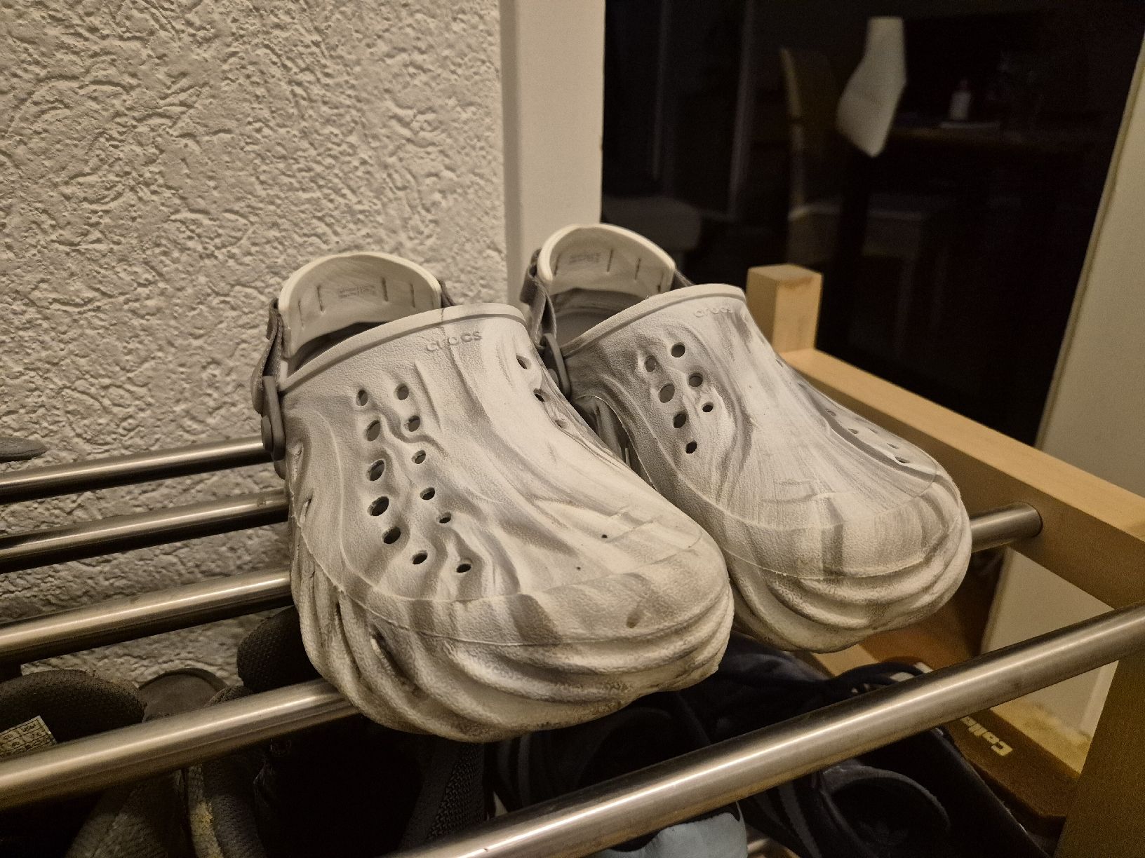 Crocs Scarpe da uomo: Special edition marble Crocs  M7/W9 – Usato da Zürich venduto da kbhavesh