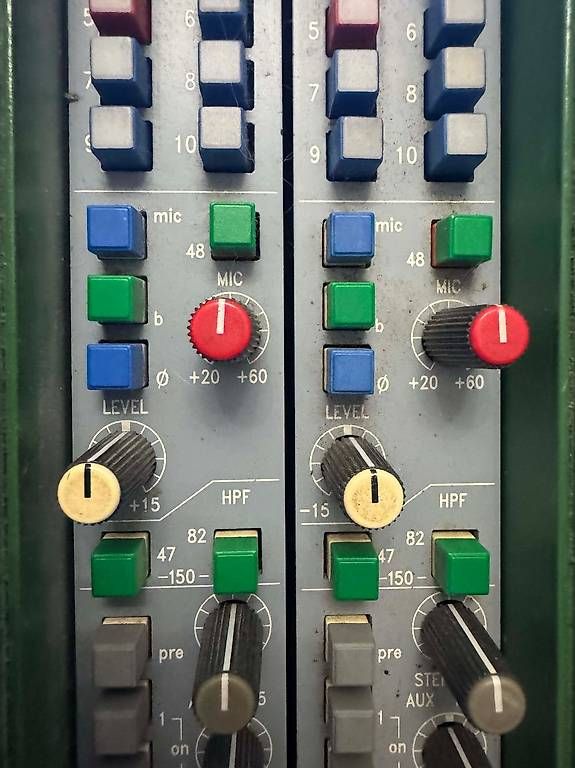 Strumenti musicali: Vends deux tranches de console Neve 55: préampli + EQ – Usato da Genève venduto da juftum 4