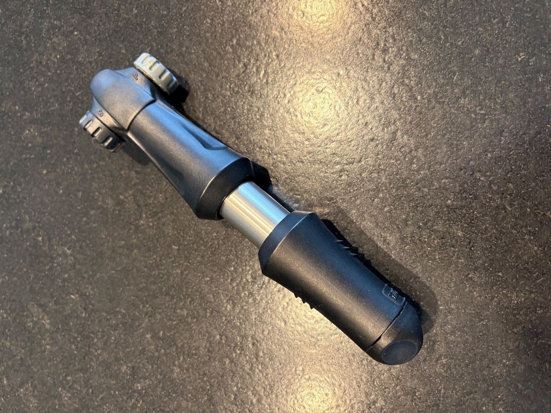 Pompe: Mini Velopumpe (2-way) Presta und Schrader – Usato da Genève venduto da Andimann