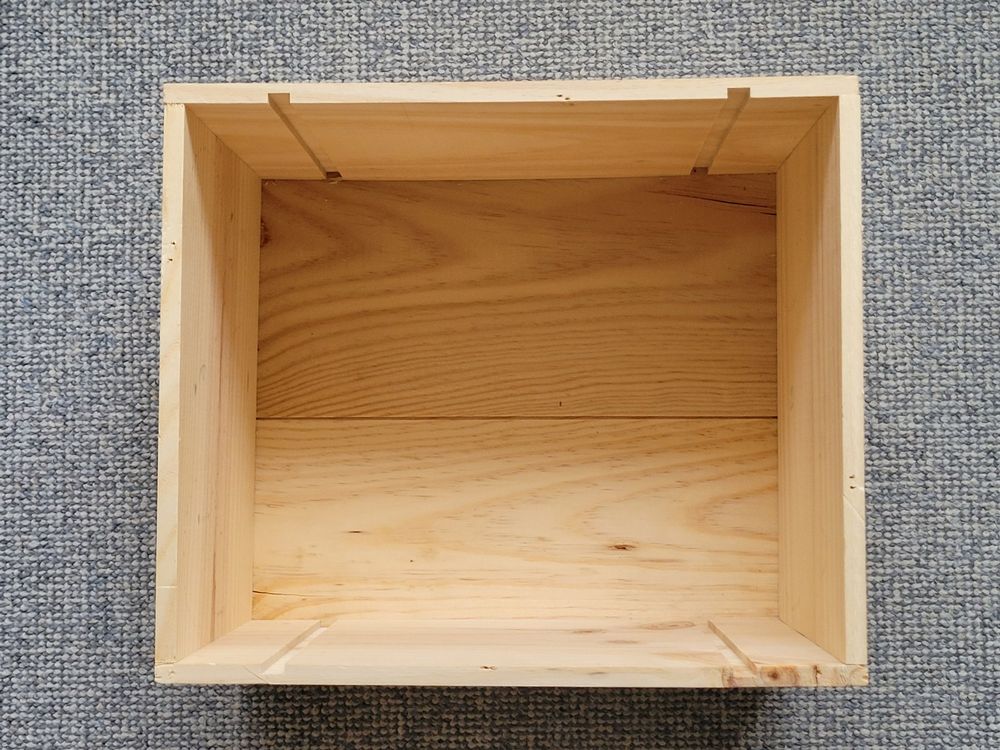 Leere, elegante Kiste aus Südfrankreich (Clos deTruffieres) | Kaufen ...