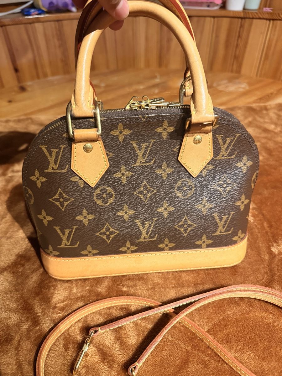 Louis Vuitton Sacs femmes: Louis Vuitton Alma BB Monogram Canvas handbag used – D'occasion à Troistorrents par gen_55p7 3