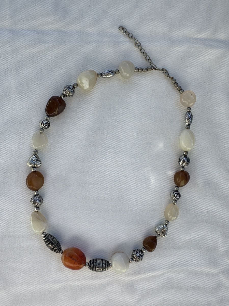 Colliers: Collier mit Steinen und Metallperlen – D'occasion à Waltenschwil par aussieb.