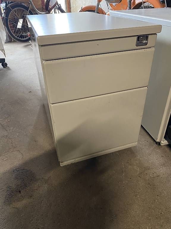 Cassettiere: Meuble de bureau ou atelier – Usato da Les Vieux-Prés venduto da PX132 2
