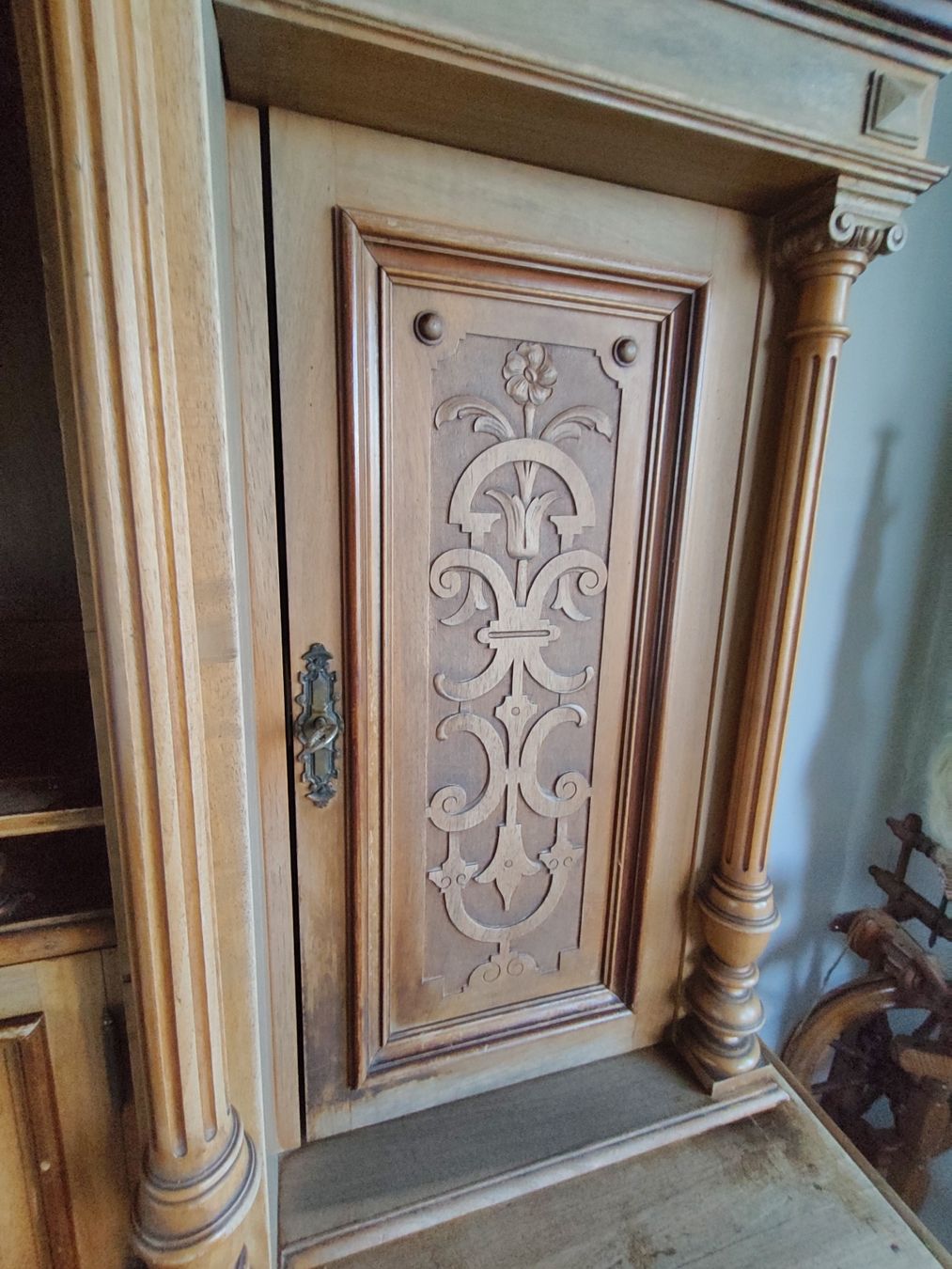 Credenze: Antiker Buffetschrank, Holz geschnitzt, rustikal, Vintage – Usato da Roggwil TG venduto da ers_9m72 4