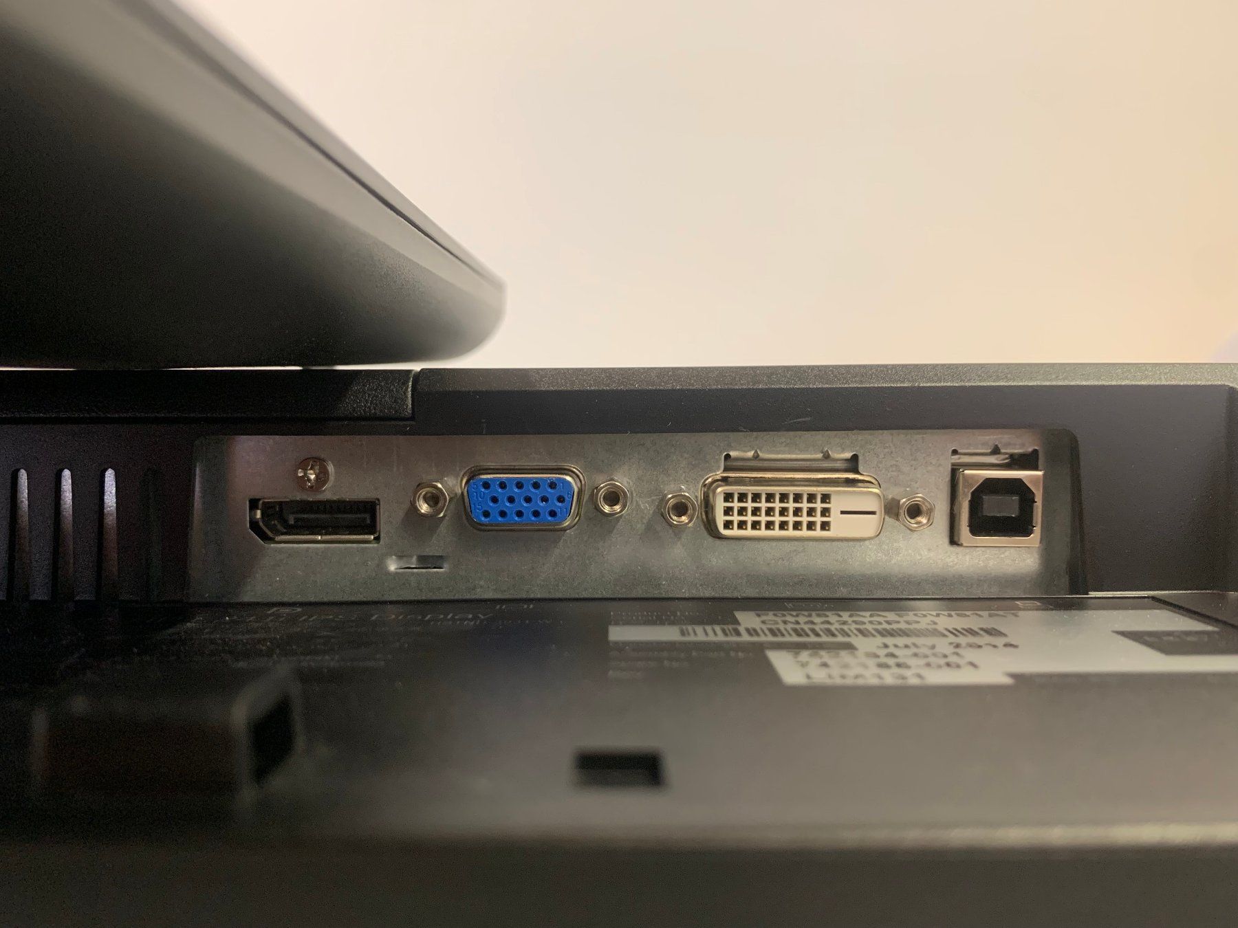 Monitor: HP Elitedisplay E241i. 24 – Usato da Brüttisellen venduto da VideoGang 3