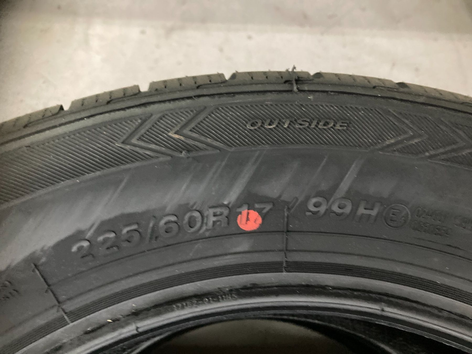 Pneumatici & Ruote complete: 225/60R17 Winterpneu – Usato da Cham venduto da WB2223 1