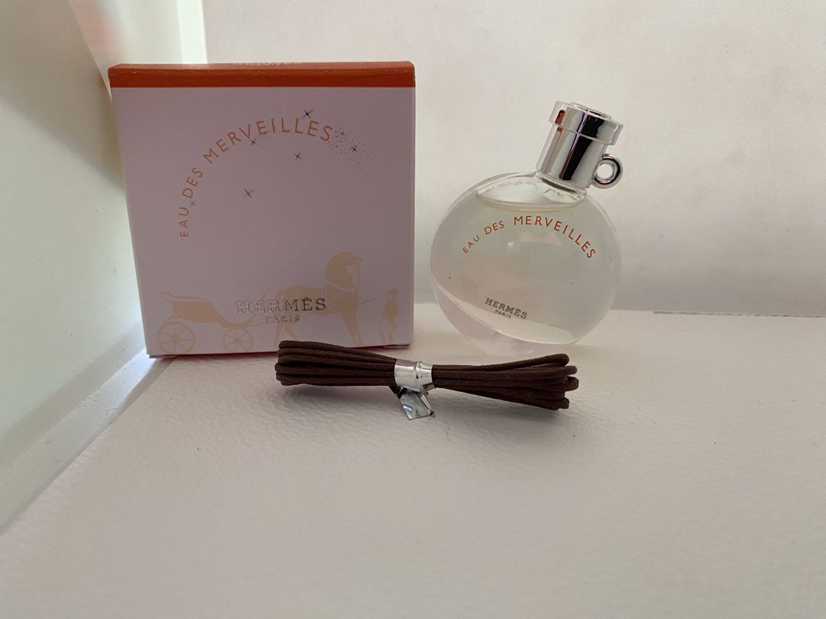 Hermès Parfums & Eau de Toilette: Miniature Eau des Merveilles Hermès – Neuf avec emballage d'origine à Bouveret par wes_7zll