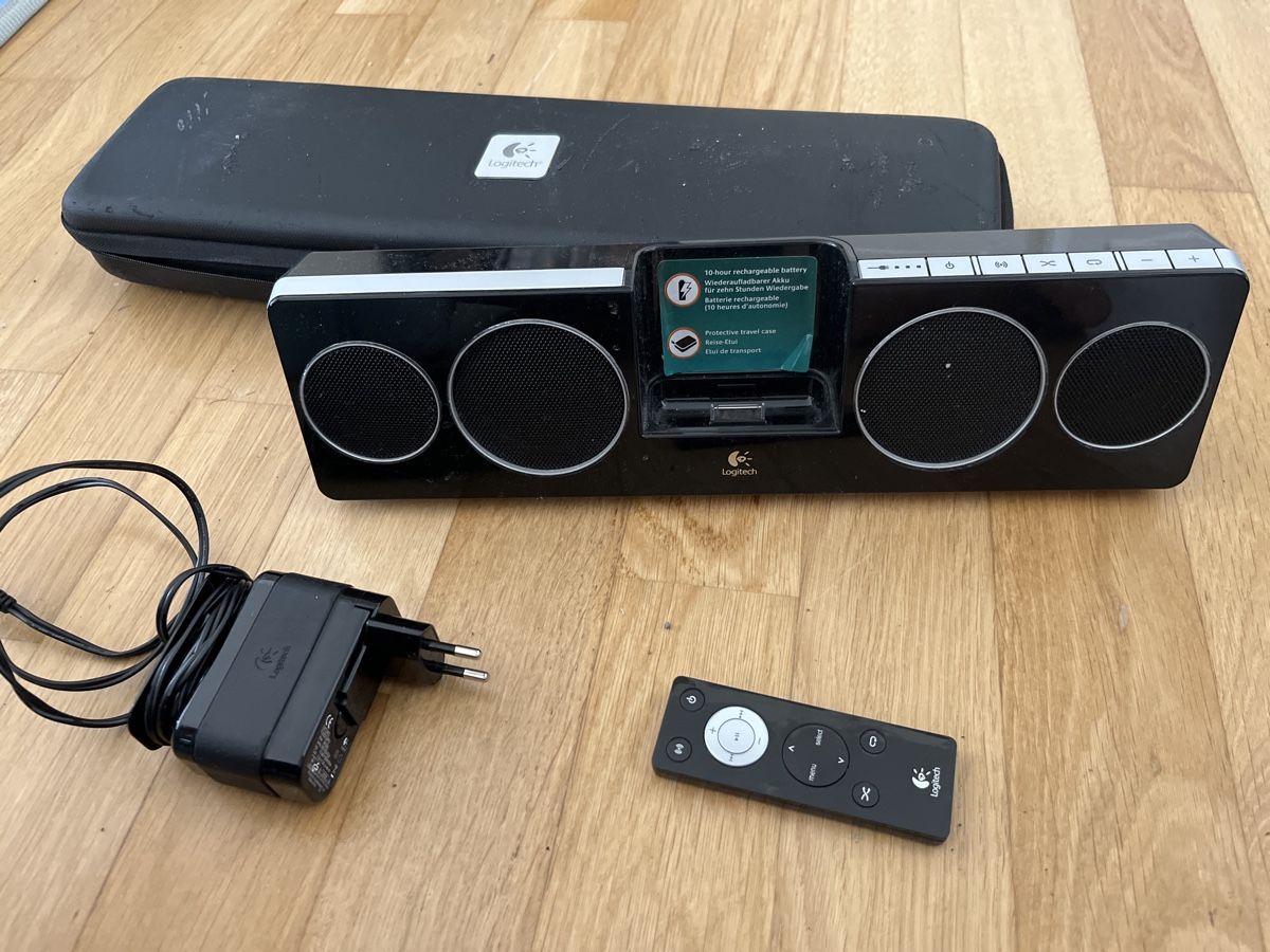 Logitech Casse acustiche: Logitech Speaker + Case – Usato da meilen venduto da ana_qc5y
