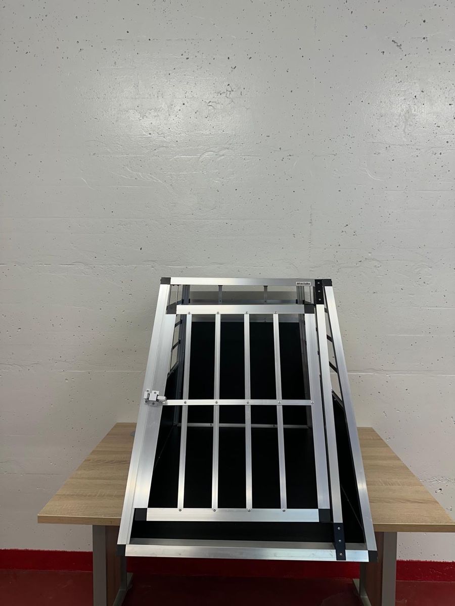 Cages, transport & sécurité: Auto Hundebox  – D'occasion à Stalden VS par san_ws9b 5