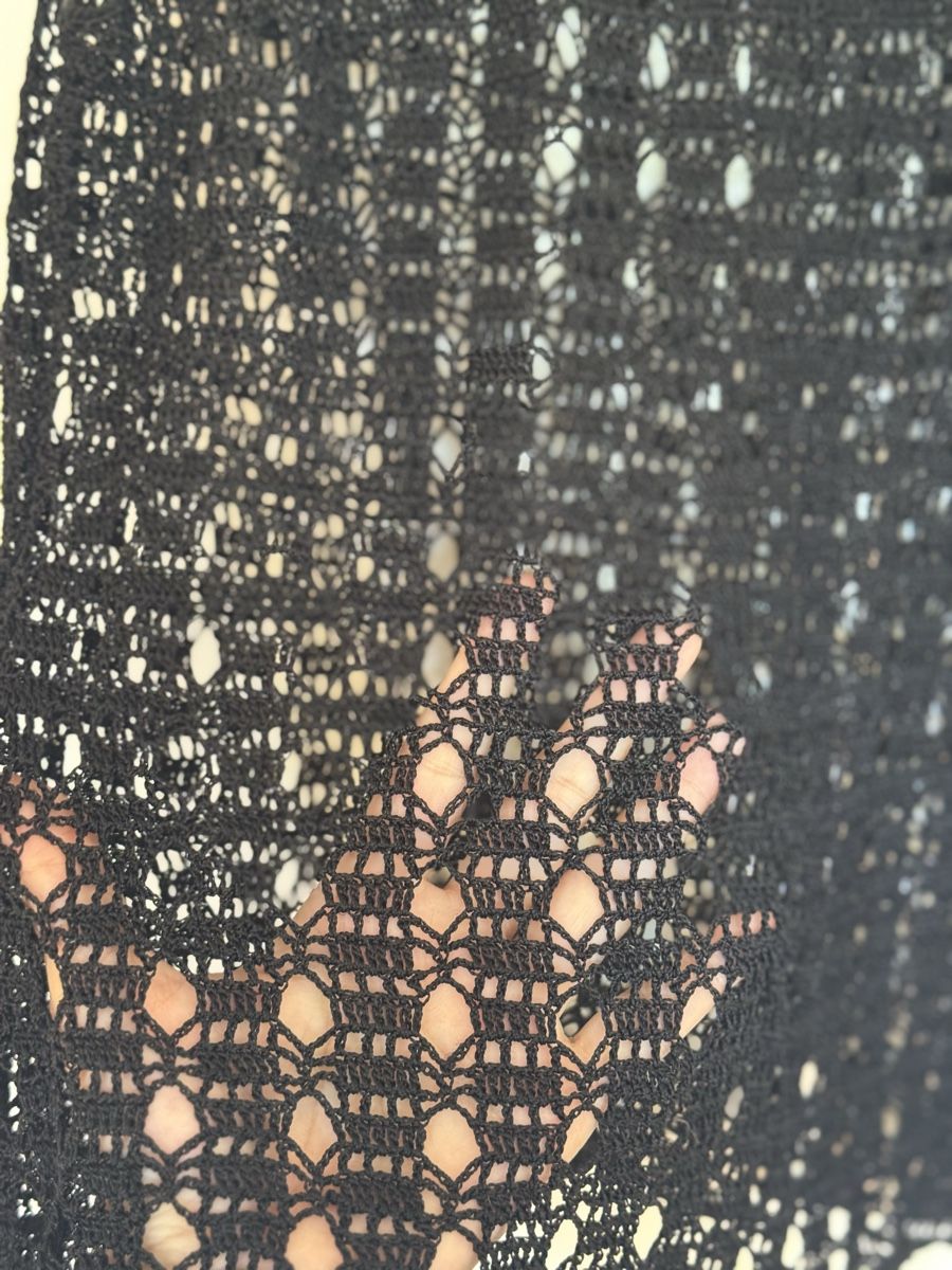 Top: Black crocheted sleeveless top size M-L  – Usato da Turbenthal venduto da elizameise 3