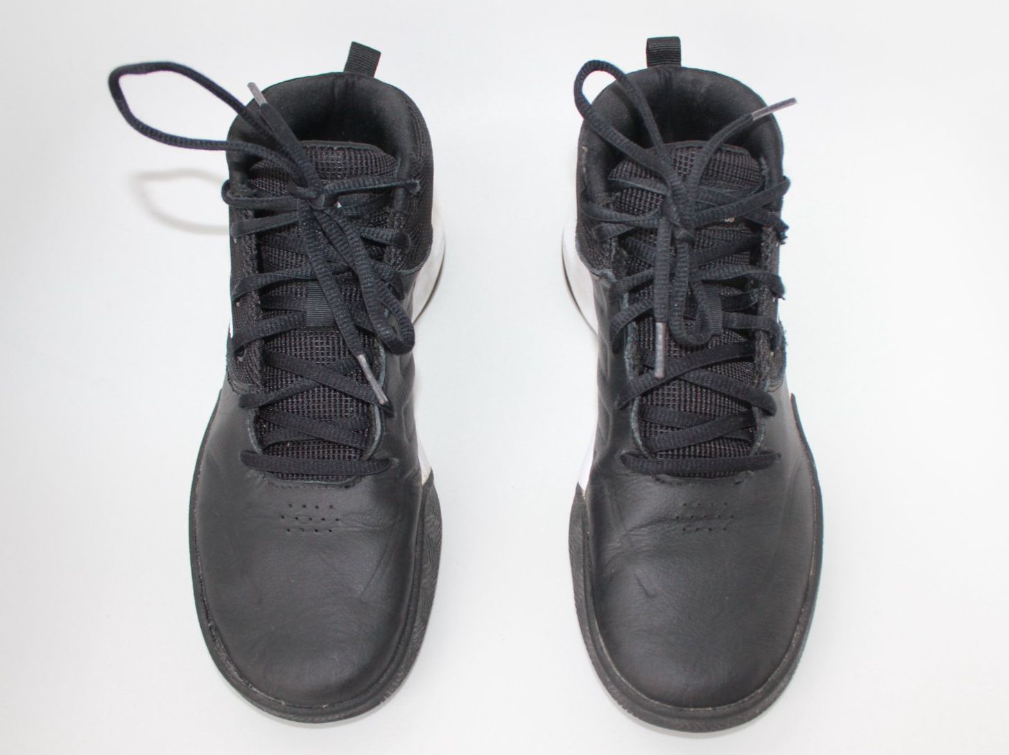 Adidas Chaussures garçon: Baskets Adidas t. 38 2/3 – D'occasion à Peseux par Gilloss 1
