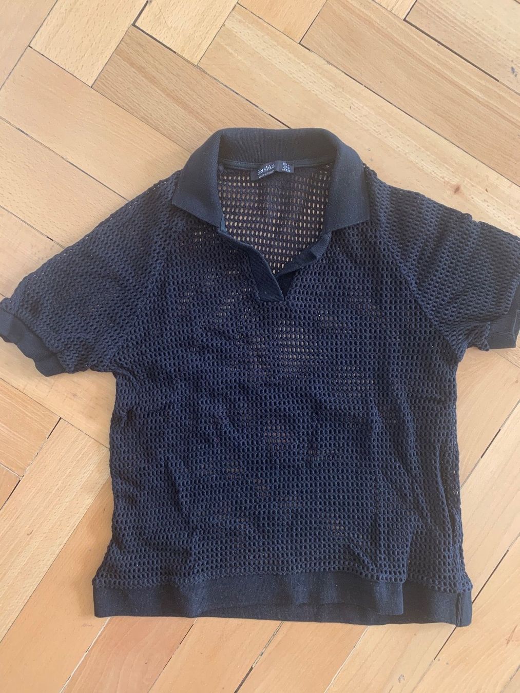 Top: Berska top noir filet taille S – Usato da Küssnacht am Rigi venduto da CALIFRASQUI