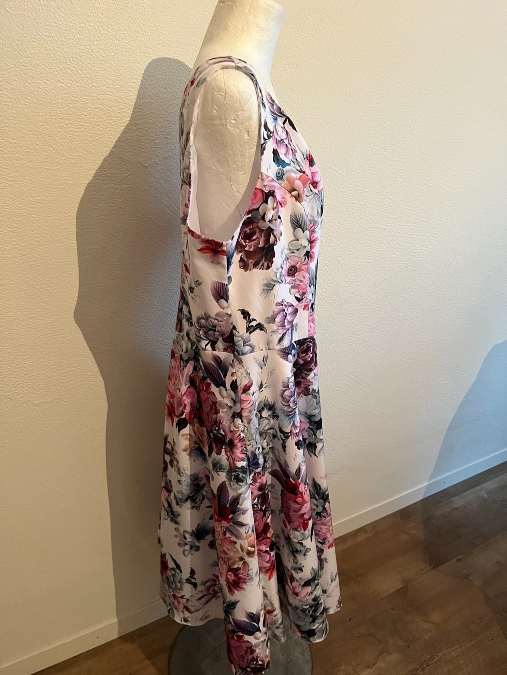 Vestiti: Atemberaubendes Kleid, Viskose, Gr. 38, NP 119.- – Nuovo (secondo la descrizione) da Altendorf venduto da Beauty_Girl83 2