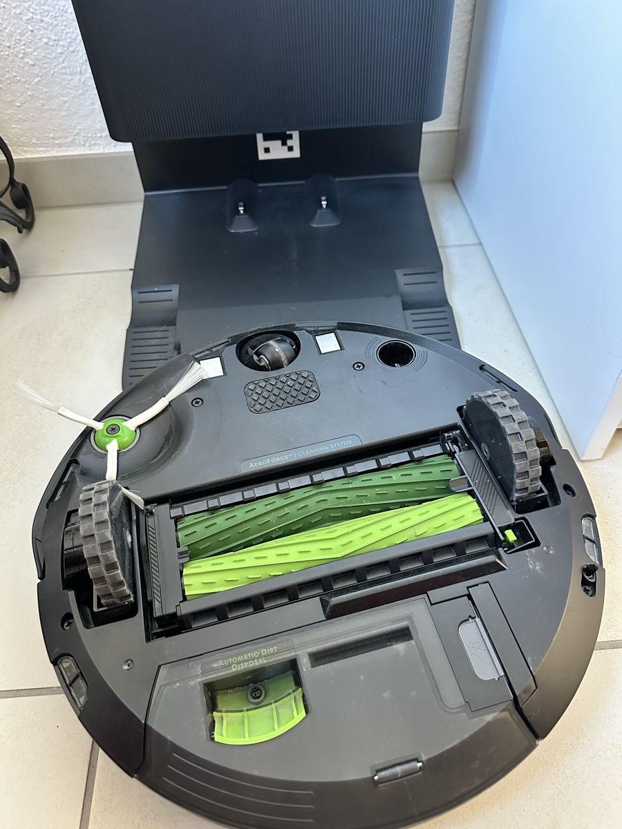 Irobot Staubsauger & Zubehör: iRobot Roomba j7+ – Gebraucht aus Untersiggenthal von ann_958c 1
