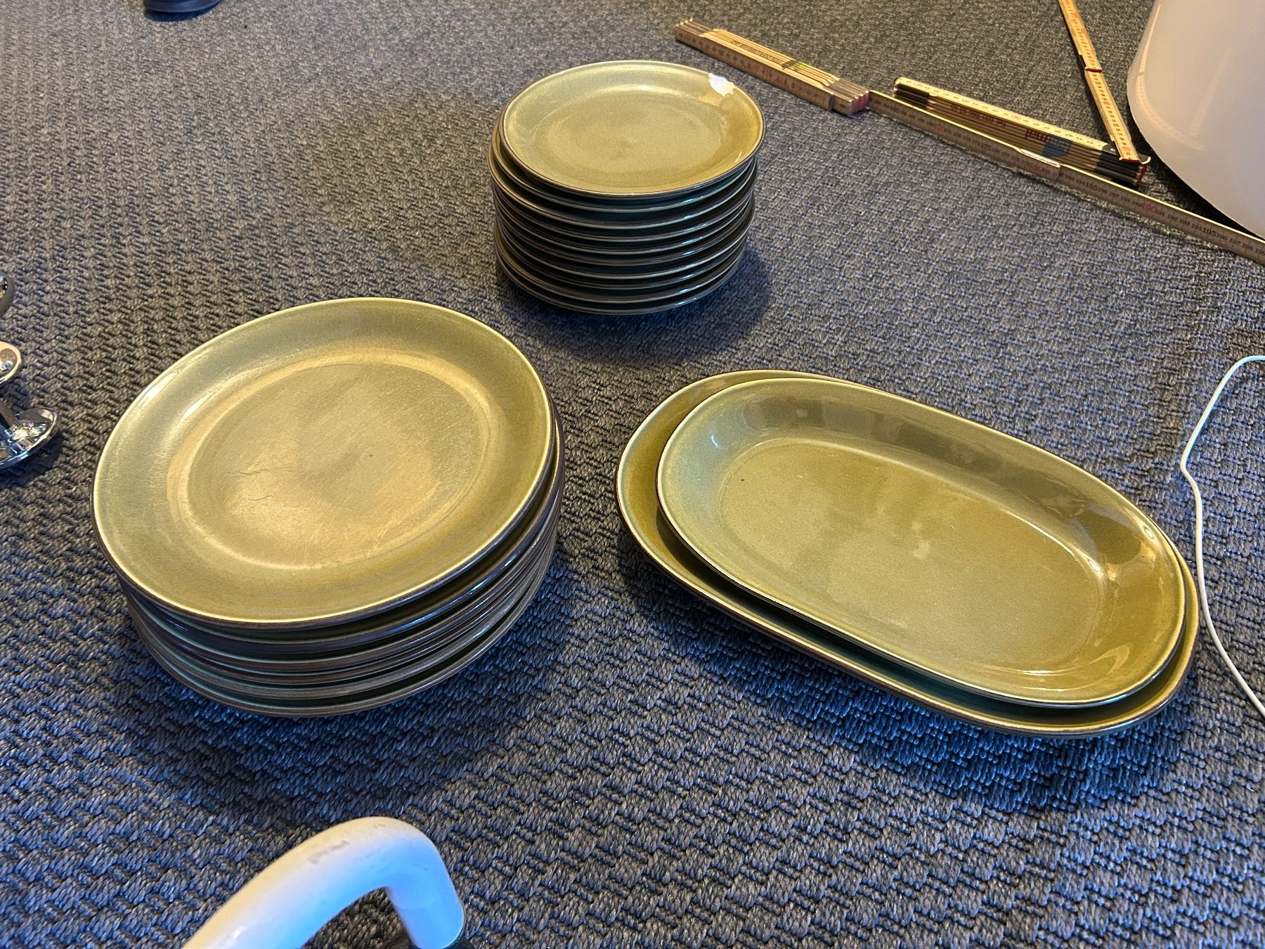 Rössler Set di piatti: Original Rössler Geschirr, 18-teilig – Usato da Liebefeld venduto da heblow