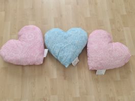 3 schöne Zierkissen herzförmig, auch Versand möglich