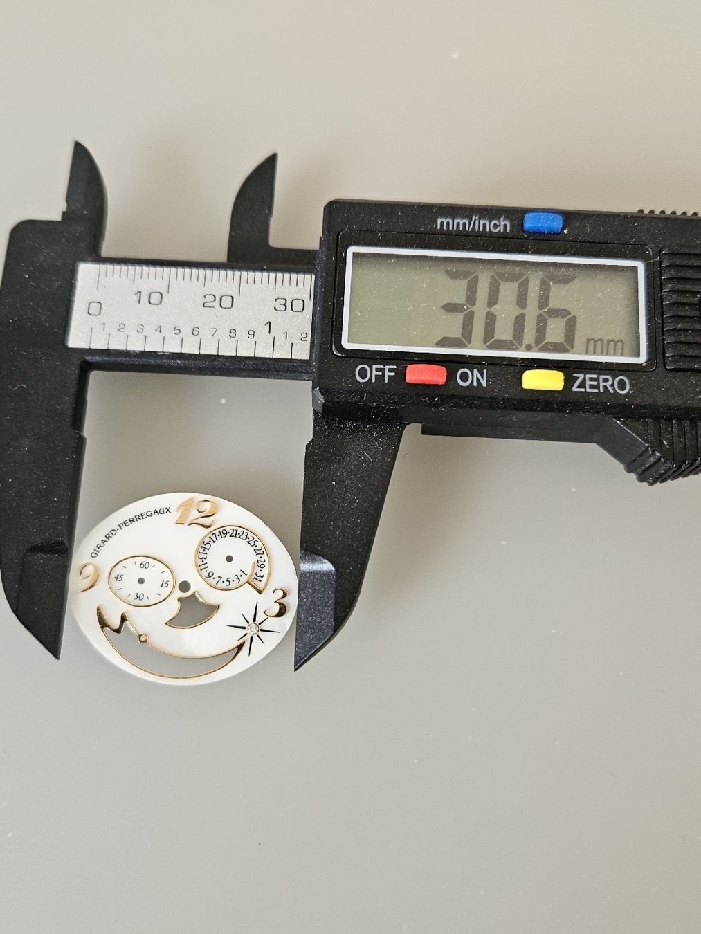 Girard-Perregaux Montres: cadran or CAT'S EYE GIRARD PERREGAUX  – Neuf avec emballage d'origine à Cortaillod par lemaurice01 4