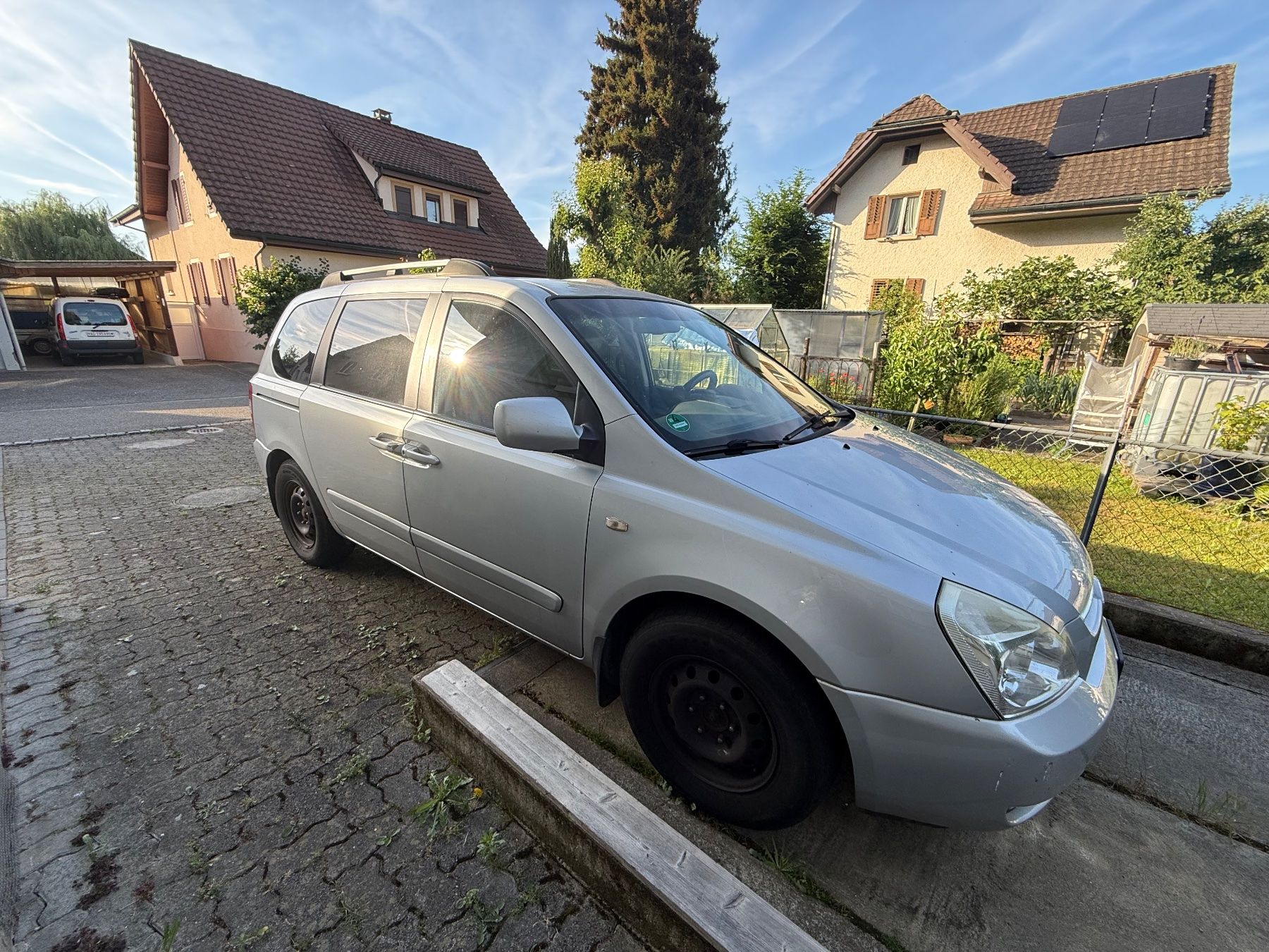 Kia Autos: KIA Carnival – D'occasion à Gränichen par Mtrudi 4