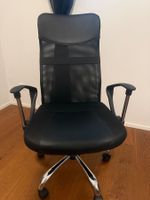 Bürostuhl mit Netzrücken und Armlehnen schwarz