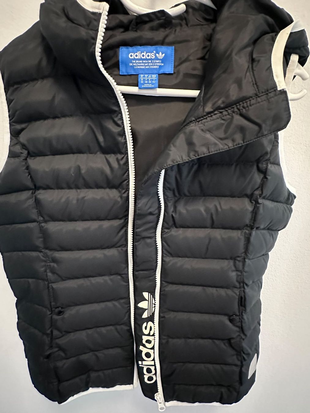 Adidas Gilet & Giacche: Adidas Weste mit Kapuze - Grösse S – Nuovo (secondo la descrizione) da Basel venduto da san_2jbt 4