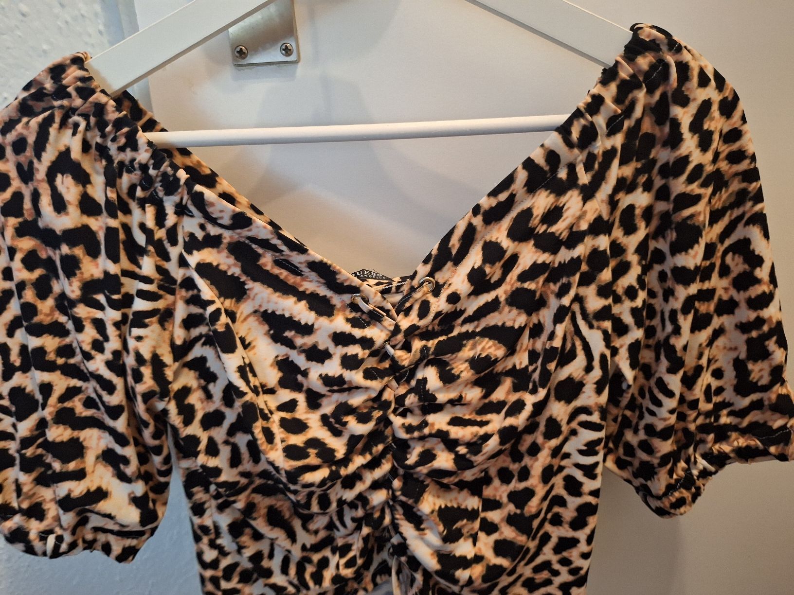 Guess Tops: Guess Leo Oberteil wie neu – Neu (gemäss Beschreibung) aus Neuhausen von eliana2 1