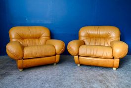 Paire de fauteuils club italiens tout confort design vintage