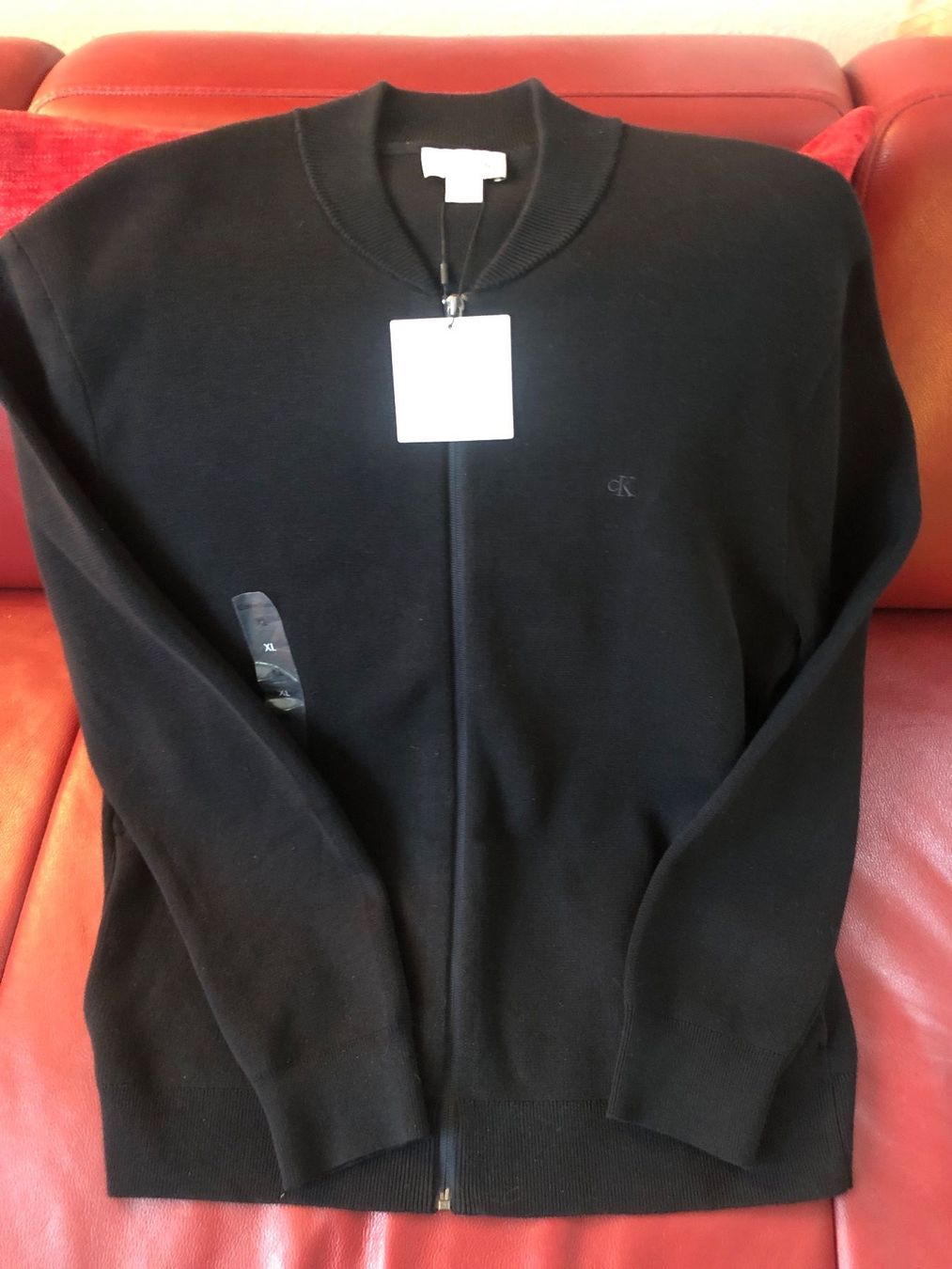 Calvin Klein Maglioni & Felpe: NEUE Calvin Klein - Jacke Grösse XL - Geschenk? – Nuovo e nell'imballaggio originale da Oberweningen venduto da Gerini 1
