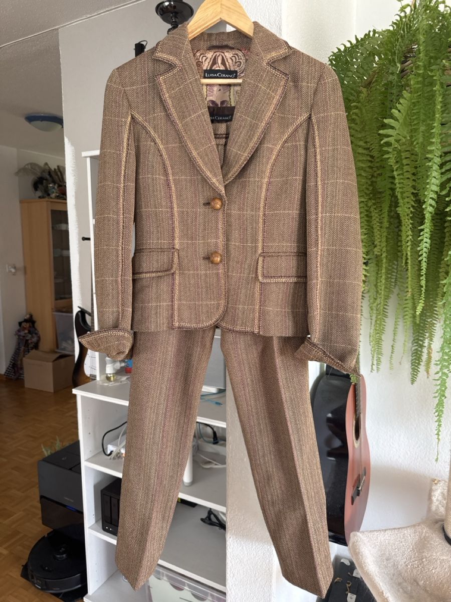 Luisa Cerano Completi & Tailleur: Luisa Cerano Wool Suit Trouser+Jacket 34 – Nuovo (secondo la descrizione) da Fällanden venduto da emilyeheim