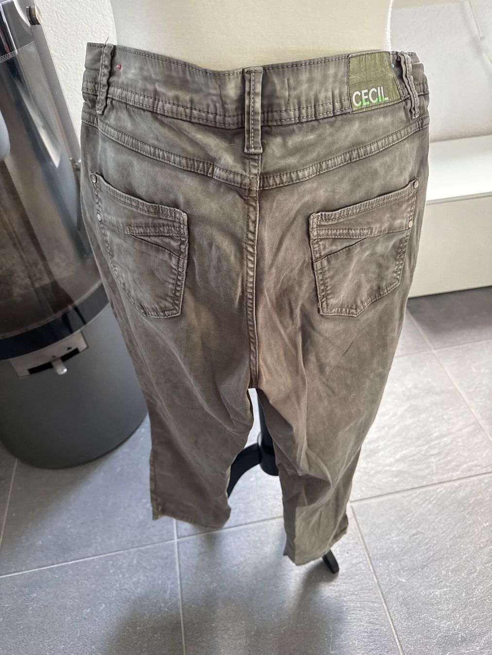 Cecil Pantaloni: Cecil Damen Stoffhose Gr. 29, Khaki – Usato da Niederscherli venduto da Doene0 2