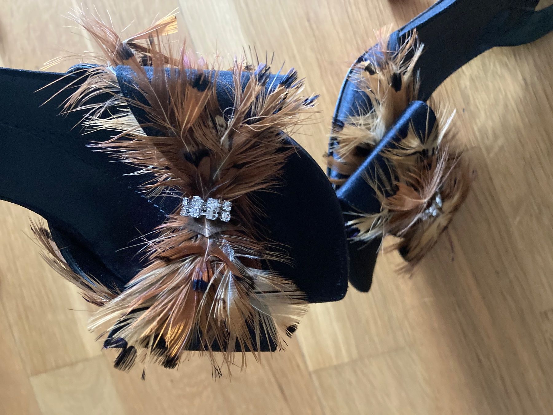 Kate Spade Scarpe da donna: Kate Spade Sandals with Feathers,  36 – Usato da Luzern venduto da AM2nd 1