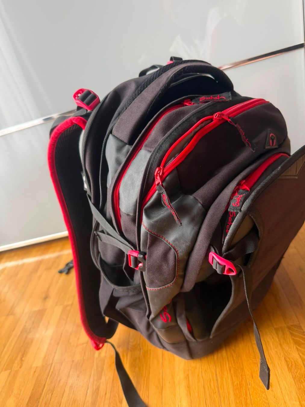 Satch Borse & Zaini: Satch Rucksack schwarz rot guter Zustand – Usato da Kloten venduto da smo_xv5q