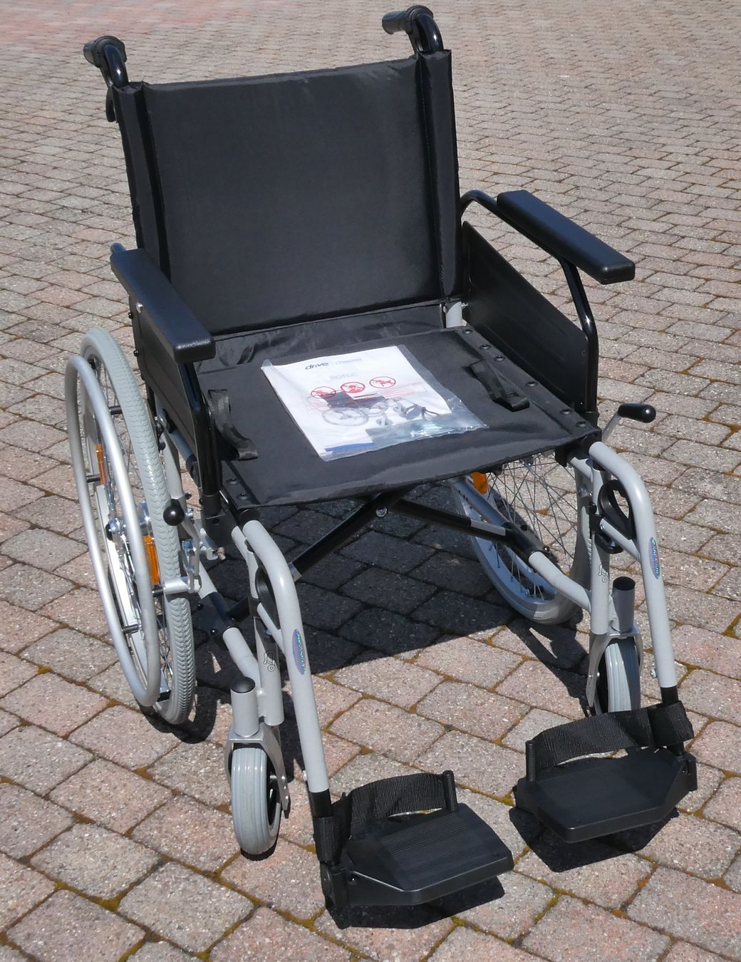 Rollstühle: Neuwertiger Rollstuhl mit Trommelbremse, 50cm Sitzbreite – Gebraucht aus Uetliburg SG von Viewsonicstar 2